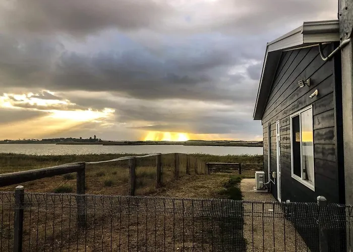 Coorong Island Retreat - Farm Stay At Pet Friendly Property